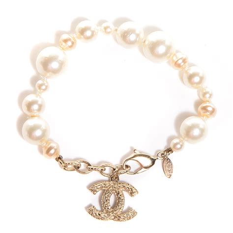 chanel pearls bracelet